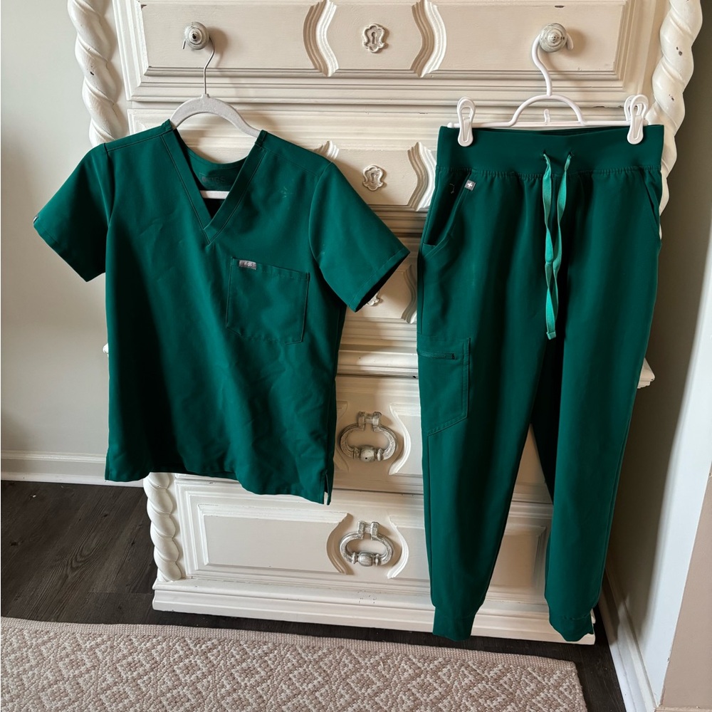 Figs Women's Hunter Green Set